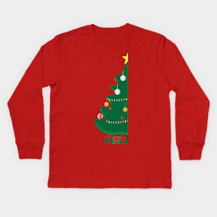 Decorated Christmas tree and Green and Red gifts Kids Long Sleeve T-Shirt